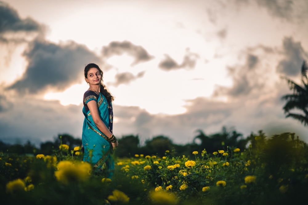 Evening, people, india, maharashtra, sadi, saree, smile, flower, farm, evening, eveningphotography, Portrait, nikon, 85mm
