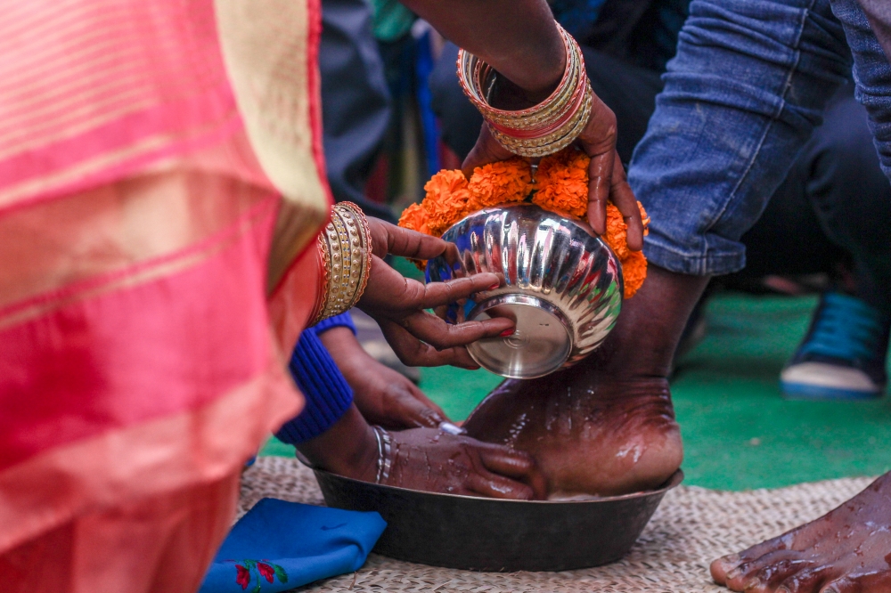 feet wash, culture of jharkand, feet wash, tribal culture, culture of tribes, tribal girls, tribal wedding, wedding of tribes,wedding of tribal, 