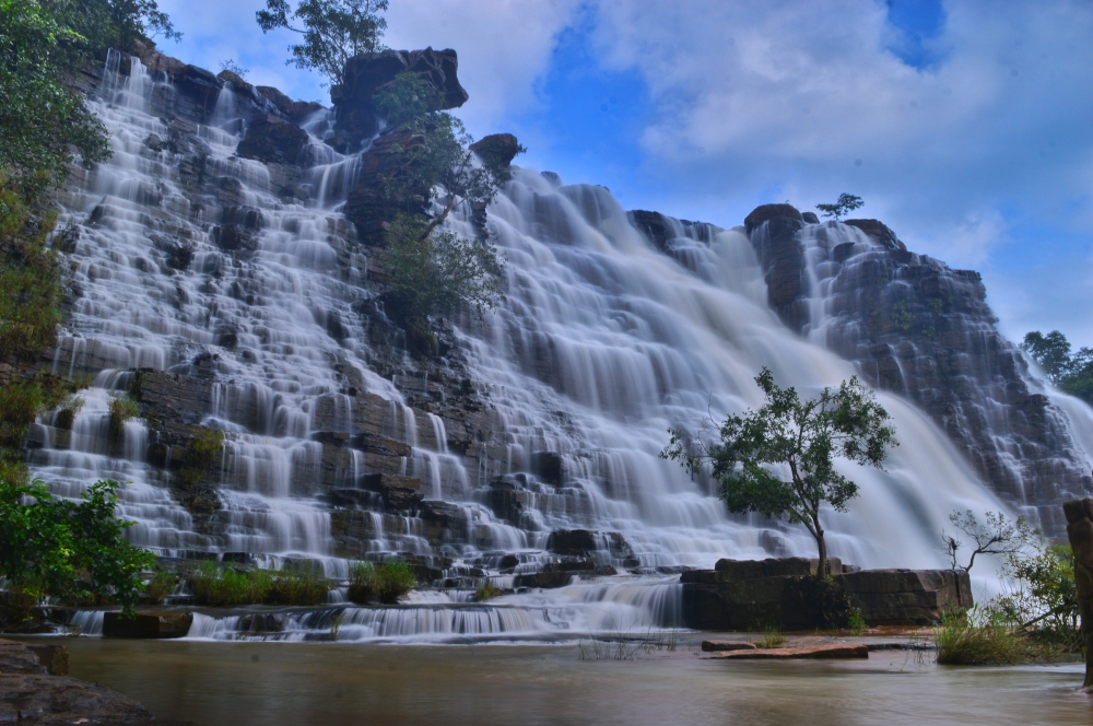 तीरथगढ़ झरना कांगेर नदी पर एक ब्लॉक प्रकार का झरना है। पानी एक बूंद में 91 मीटर (299 फीट) नीचे गिरता है।, #nature #photography #love #instagood #photooftheday #travel #sky #beautiful #art #naturephotography #like #landscape #sunset #photo #picoftheday #instagram #sun #beach #life #winter #sea #fun #cute #clouds #happy #naturelovers #summer #bhfyp,  tirathgarh waterfall, tirathgarh, kangervalley, Bastar, Chhattisgarh, India, Today, HD, wallpaper, butterfly, commonmormon, wildlife, sanctuary, national park,