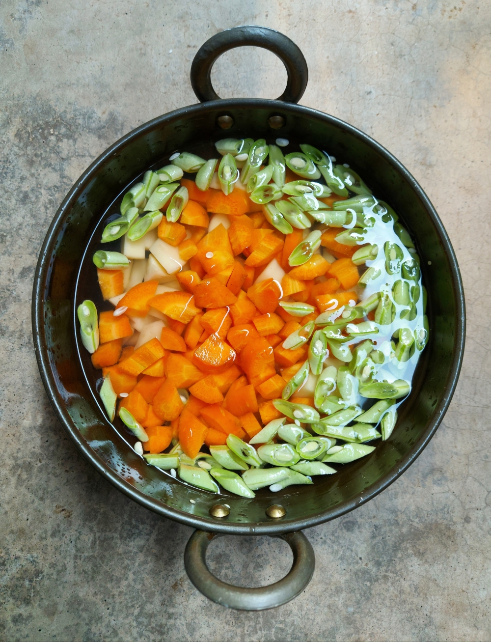 chopped vegetables, chopped vegetables, water, chopped carrot, chopped beans, chopped potato, Vegetables, 