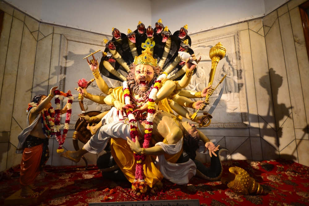 in a temple, #temple#god#nikon