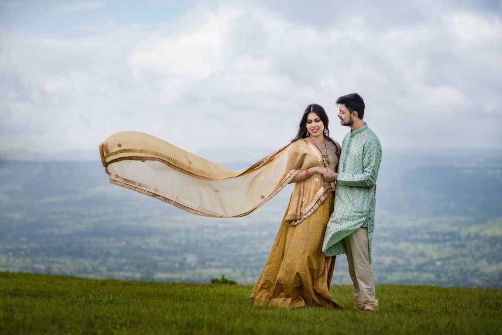 wave, beauty, fashion, love, couple, together, prewedding, india, function, wedding, maharashtra, outdoor, 