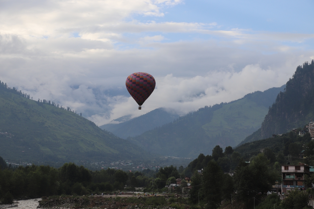 Hotair Balloon in Manali, Landscape, balloon,blue, sky, mountains, desert, brown, beautiful, holidays, tourism, 