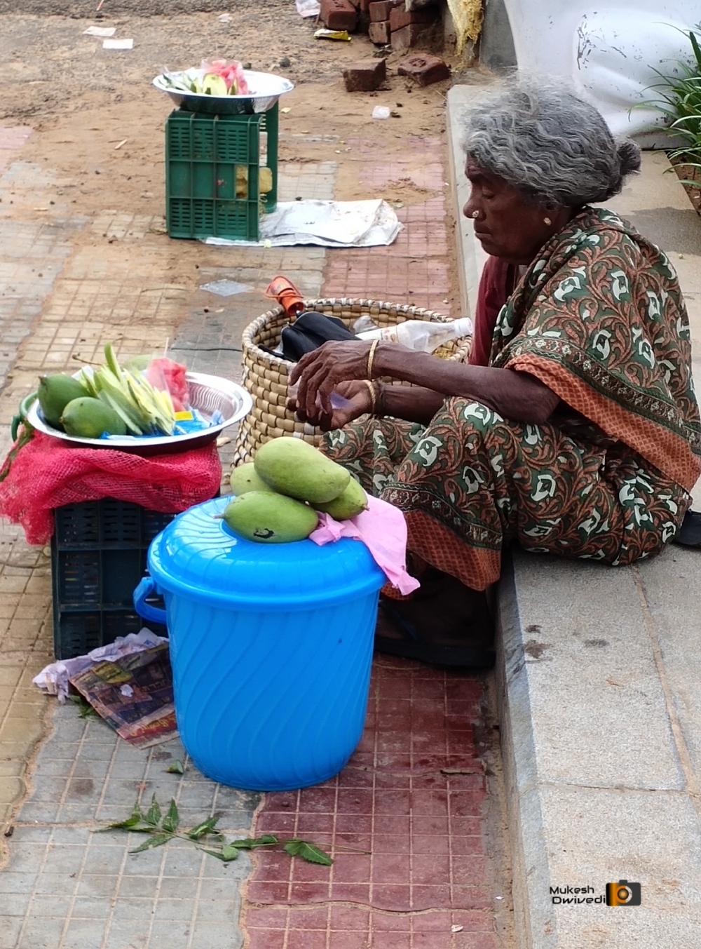 Street saler, travel
