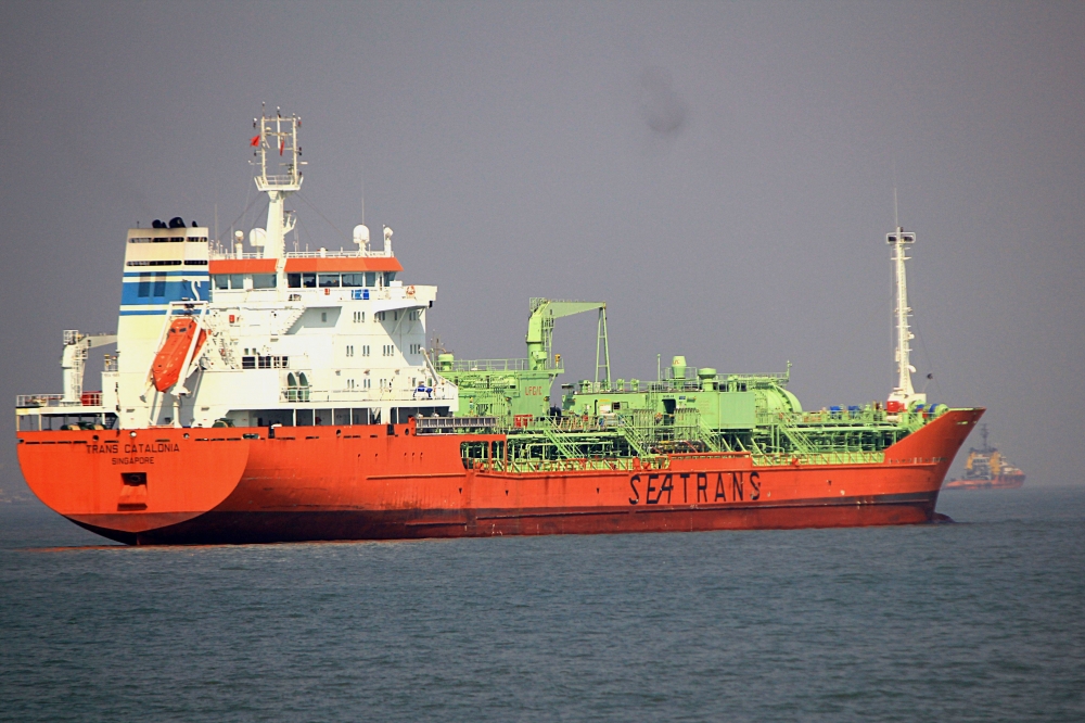 Ships in the sea, Colorful,. Large, sea, ocean, Blue, Sky, Transport, Naval, Ship