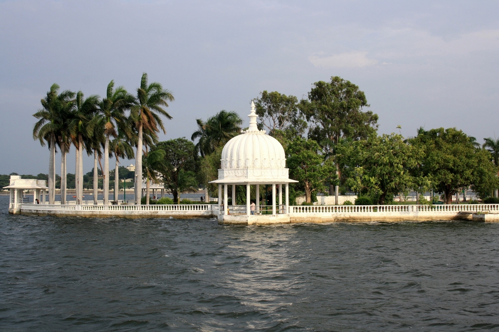 Beautiful garden in Pichola lake Udaipur, lake, water, udaipur, holidays, garden, sky, landscape, 