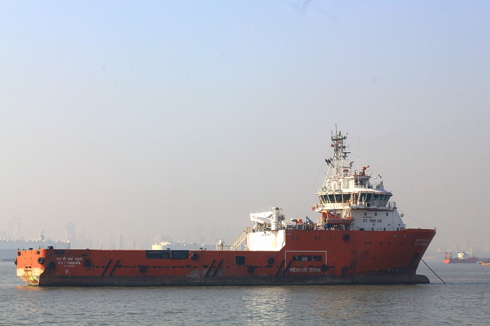 Ships in the sea, Colorful,. Large, sea, ocean, Blue, Sky, Transport, Naval, Ship