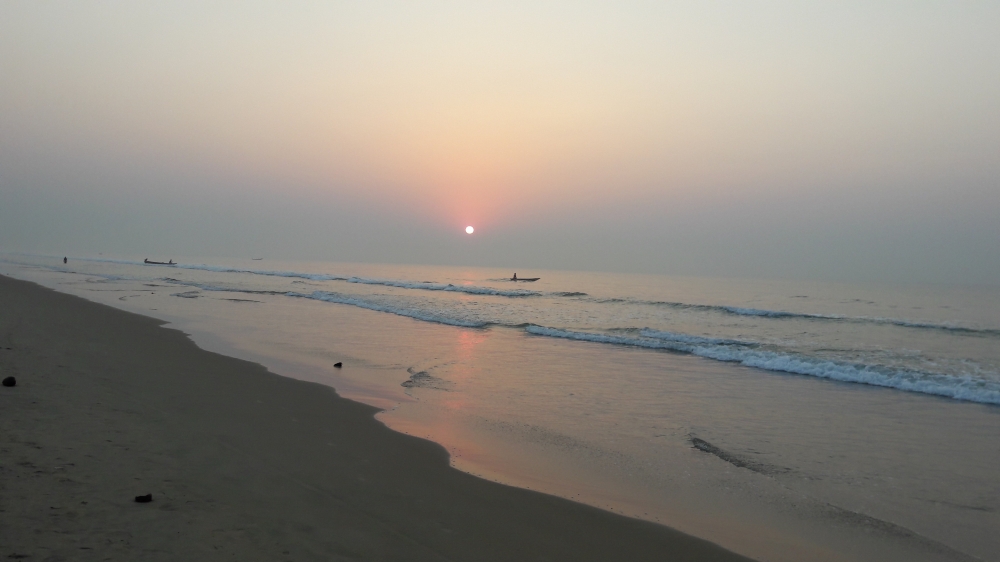SUN RISE IN BAY OF BENGAL, Sun, Sunrise, water, sea, ocean, waves, Seashore, beach, Sand, salty, tourist destination, Red, Colorful display, 