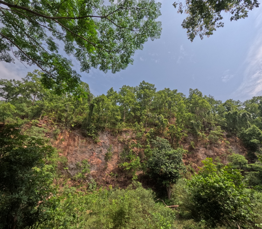 This view is on the banks of Kanger Nala which offers a unique view of the mountain-like stone kanger velly national park Jagdalpur bastar Chhattisgarh , #Nature #background #wallpaper #hdclicks #fullHD#fksayyad @f.k.sayyad, 