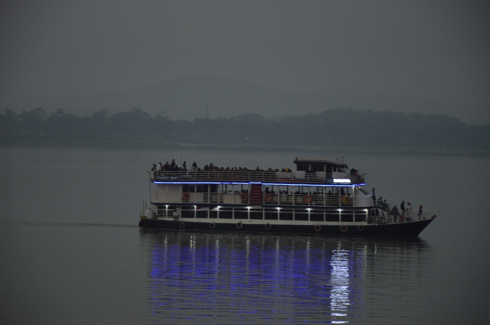 A NICE LAUNCH  IS  IN THE RIVER, SHIP, River, LAUNCH, decorated, TRAVEL, tourist, enjoy, tourist destination, 